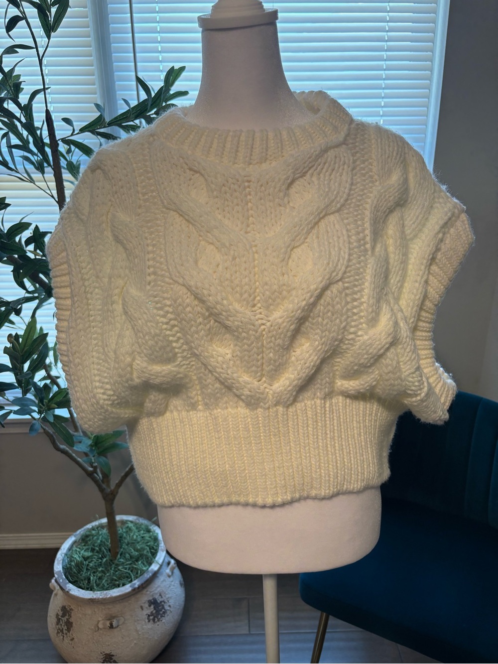 Topshop Made in UK Chunky Cable Knit Sweater Vest - Ivory Cream - Size S